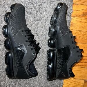Nike Black Men's VaporMax-style Cushioned Sneakers